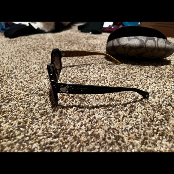 Coach sunglasses - Picture 2 of 3